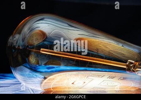 Bunte Hintergrundbilder mit Glühbirne und ipad Stockfoto