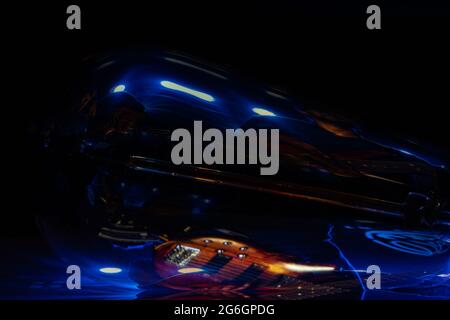 Bunte Hintergrundbilder mit Glühbirne und ipad Stockfoto