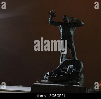 Nachtansicht des Afyonkarahisar Victory Monument Stockfoto