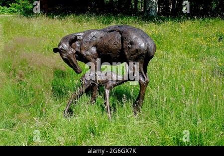 Skulptur von Hirschen in beaulieu Gardens, hampshire, england Stockfoto
