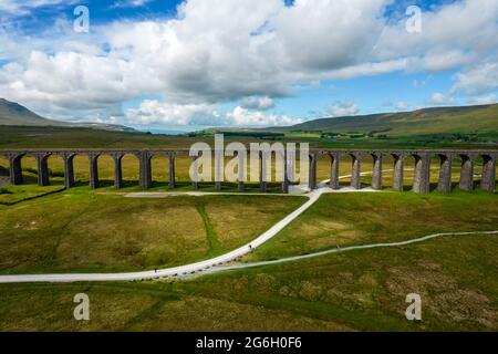 Das Ribblehead Viadukt in Yorkshire am Fuße des Whernside Gipfels Stockfoto