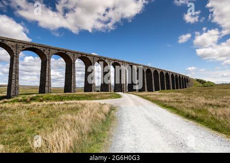 Das Ribblehead Viadukt in Yorkshire am Fuße des Whernside Gipfels Stockfoto