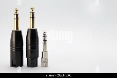 Wandlerbuchse XLR auf 6,5 mm isolierter weißer Hintergrund Stockfoto