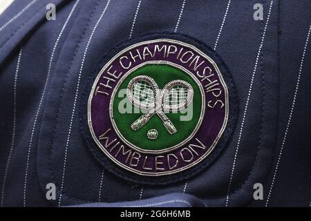 London, Gbr. Juli 2021. London Wimbledon Championships Day 8 06/07/2021 Jacket Badge Credit: Roger Parker/Alamy Live News Stockfoto