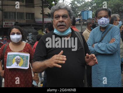 Kalkutta, Indien. Juli 2021. Menschenrechtsaktivisten protestieren gegen den Tod von Pater Stan Swam in Kalkata. (Foto: Sandip Saha/Pacific Press) Quelle: Pacific Press Media Production Corp./Alamy Live News Stockfoto