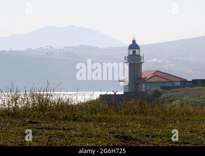 Leuchtturm Faro de Punta del Torco de Afuera in Suances Cantabria Spanien Stockfoto