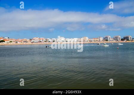 Blick auf die Stadt Sao Martinho do Porto, Portugal Stockfoto