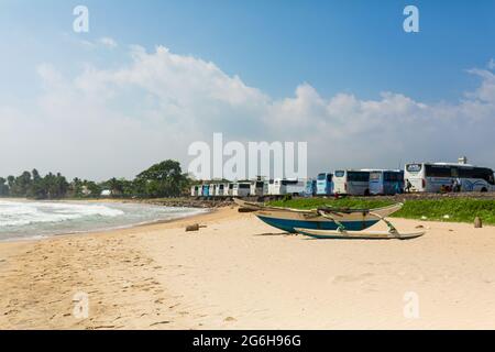 Der perfekte einsame Strand am Meer auf der Insel. Stockfoto