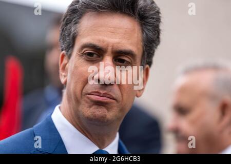 London, Großbritannien. Juli 2021. Die Unite Union organisierte einen Protest und eine Lobby des Parlaments über die vorgeschlagene Schließung des GKN-Werks in Birmingham. Mehrere Labour-Abgeordnete nahmen an der Lobby Teil. Ed Miliband Labour-Abgeordneter für Doncaster North und Schattenminister für Unternehmenskredite: Ian Davidson/Alamy Live News Stockfoto