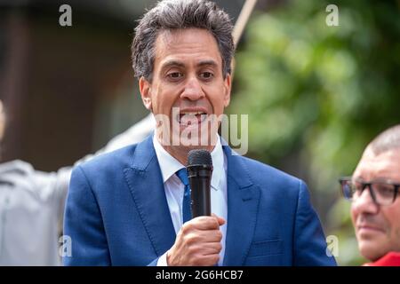 London, Großbritannien. Juli 2021. Die Unite Union organisierte einen Protest und eine Lobby des Parlaments über die vorgeschlagene Schließung des GKN-Werks in Birmingham. Mehrere Labour-Abgeordnete nahmen an der Lobby Teil. Miliband Labour-Abgeordneter für Doncaster North und Schattenminister für Unternehmenskredite: Ian Davidson/Alamy Live News Stockfoto