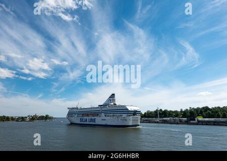 Die Reederei Silja Line, das Kreuzschiff M/S Silja Serenade, verlässt Eteläsatama in Helsinki, Finnland Stockfoto