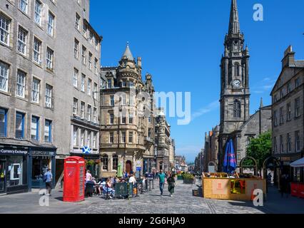 Bars und Restaurants an der Royal Mile, Edinburgh, Schottland, Großbritannien Stockfoto