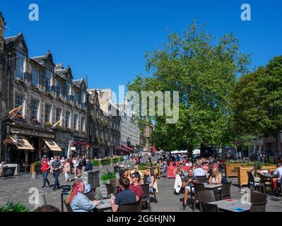 Bars und Restaurants auf Grassmarket, Edinburgh, Schottland, Großbritannien Stockfoto