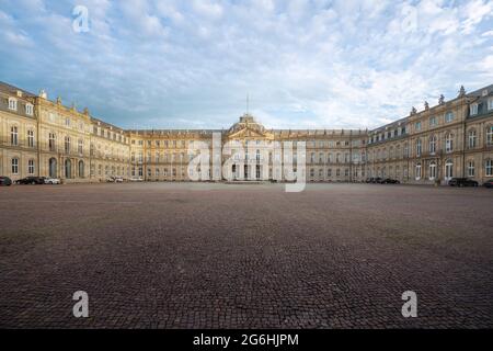 Panorama-Ansicht der Stuttgarter Fassade des Neuen Schlosses - Stuttgart, Deutschland Stockfoto