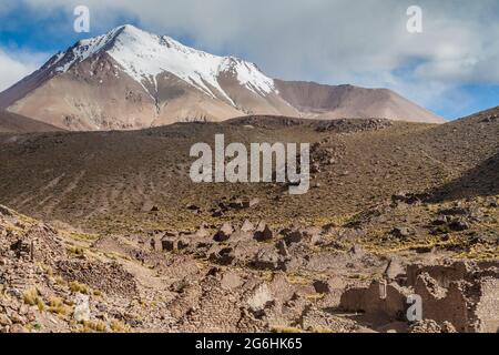 Ruinen der ehemaligen Bergbaustadt Pueblo Fantasma im Südwesten Boliviens Stockfoto