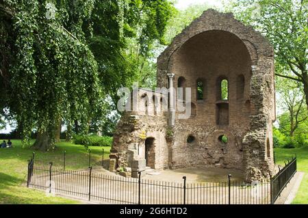 Die Barbarossa Ruine im Valkhof Park in Nijmegen in den Niederlanden Stockfoto