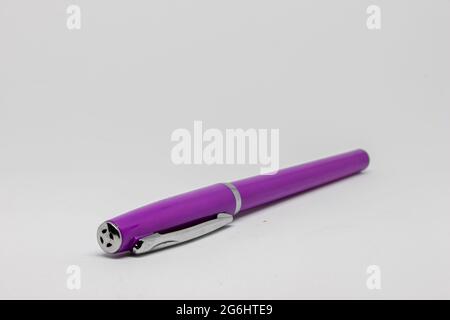 Stift auf weißem Hintergrund Stockfoto
