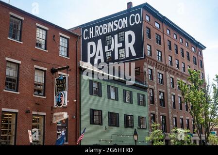 Portland Old Port ist gefüllt mit Backsteingebäuden aus dem 19. Jahrhundert und ist heute das Handelszentrum der Stadt in Portland, Maine, USA. Stockfoto