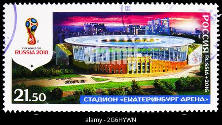 MOSKAU, RUSSLAND - 11. MAI 2020: In Russland gedruckte Briefmarke zeigt Stadion 'Jekaterinburg Arena', FIFA Fußball-Weltmeisterschaft FIFA 2018 in Russland Stadien Serie, Stockfoto