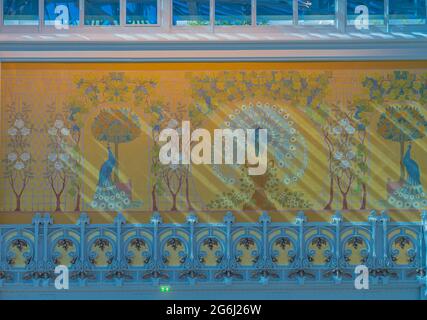 Paris, Frankreich - 07 02 2021: Kaufhaus La Samaritaine. Innenansicht des Gebäudes Stockfoto