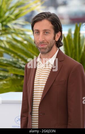 Cannes, Frankreich. Juli 2021. CANNES, FRANKREICH. 6. Juli 2021: Simon Helberg bei der Fotoschau für Annette beim 74. Festival de Cannes. Bildquelle: Paul Smith/Alamy Live News Stockfoto
