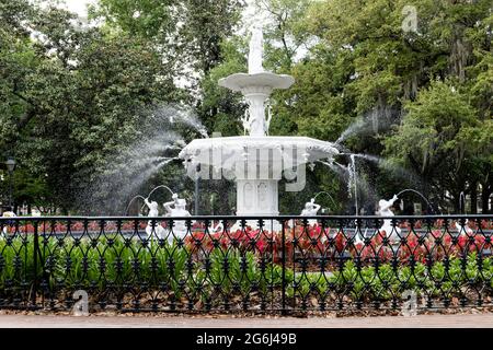 Savannah Georgia Forsutch Park Brunnen im Frühling Stockfoto