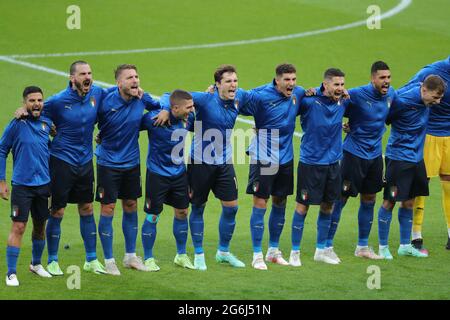 ITALIENISCHE MANNSCHAFT SINGT NATIONALHYMNE, ITALIEN V SPANIEN, 2021 Stockfoto