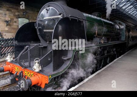 Dampflok 825 fährt in Pickering Station, North Yorkshire Moors Railways , Pickering , eine beliebte Besucherattraktion Stockfoto