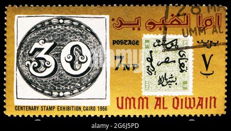 MOSKAU, RUSSLAND - 21. MÄRZ 2020: Briefmarke gedruckt in Umm Al Quwain zeigt Briefmarken aus Brasilien und Ägypten, Internationale Briefmarkenausstellung, Cairo seri Stockfoto