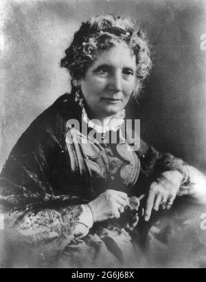 Harriet Beecher Stowe, 1811-1896 - Porträt, Kopf und Schultern, nach rechts., um 1880 Stockfoto