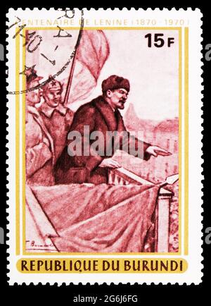 MOSKAU, RUSSLAND - 21. MÄRZ 2020: Die in Burundi gedruckte Briefmarke zeigt Vladimir Lenin (1870-1924), 100 Jahre Lenin-Serie, 15 FBU - Burundischer Franken Stockfoto