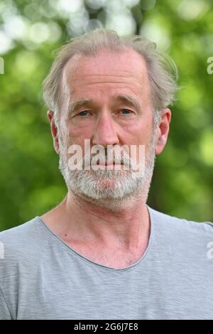 München, Deutschland. Juli 2021. Peter Lohmeyer (Schauspieler), Einzelbild, Einzelmotiv beschnitten, Porträt, Porträt, Hochformat. Filmpremiere „endlich Witwer-forever Young“ bei den Münchner Filmfestspielen am 6. Juli 2021. Kredit: dpa/Alamy Live Nachrichten Stockfoto