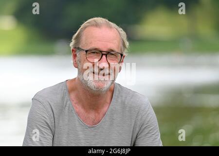 München, Deutschland. Juli 2021. Peter Lohmeyer (Schauspieler), Einzelbild, Einzelmotiv beschnitten, Porträt, Porträt, Hochformat. Filmpremiere „endlich Witwer-forever Young“ bei den Münchner Filmfestspielen am 6. Juli 2021. Kredit: dpa/Alamy Live Nachrichten Stockfoto