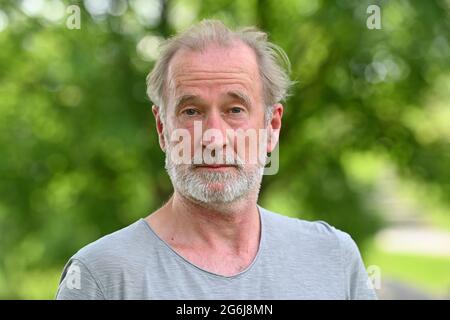München, Deutschland. Juli 2021. Peter Lohmeyer (Schauspieler), Einzelbild, Einzelmotiv beschnitten, Porträt, Porträt, Hochformat. Filmpremiere „endlich Witwer-forever Young“ bei den Münchner Filmfestspielen am 6. Juli 2021. Kredit: dpa/Alamy Live Nachrichten Stockfoto
