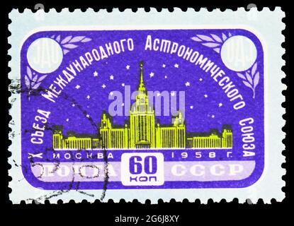 MOSKAU, RUSSLAND - 21. MÄRZ 2020: Die in der Sowjetunion gedruckte Briefmarke zeigt die Moskauer Universität, Serie, um 1958 Stockfoto