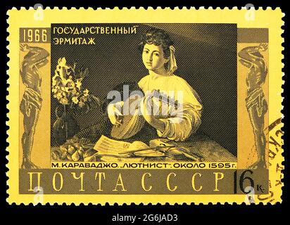 MOSKAU, RUSSLAND - 21. MÄRZ 2020: Die in der Sowjetunion gedruckte Briefmarke zeigt den Lautenspieler (1596) von Michelangelo Merisi da Caravaggio, Treasures of Stockfoto