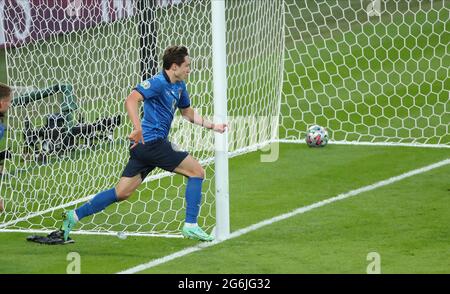 Wembley, London, UK, 06/07/2021, Federico Chiesa FEIERT 1. TOR Italien gegen Spanien EUROPAMEISTERSCHAFT 2020, Halbfinale, WEMBLEY-STADION, 06. Juli 2021 Stockfoto