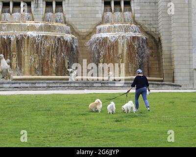 Lissabon, Lissabon Portugal. Juli 2021. (INT) Fußgängerbewegung im Alameda Dom Afonso Henriques Garden in Lissabon. 6. Juli 2021, Lissabon, Portugal: Fußgängerbewegung am Dienstag (6) im Dom Afonso Henriques Alameda Garden in Lissabon. Die Anlage, die auch den Monumentalen Brunnen hat, wird für Sport, Hundespaziergänge, Entspannung und auch für Vorführungen und Präsentationen genutzt. Quelle: Edson de Souza/TheNews2 Quelle: Edson De Souza/TheNEWS2/ZUMA Wire/Alamy Live News Stockfoto