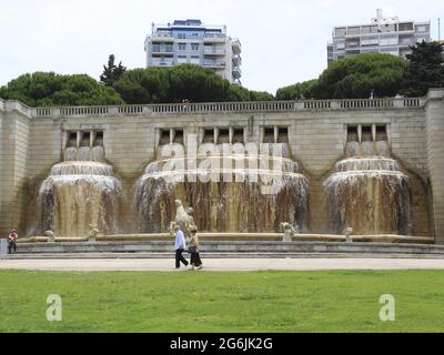 Lissabon, Lissabon Portugal. Juli 2021. (INT) Fußgängerbewegung im Alameda Dom Afonso Henriques Garden in Lissabon. 6. Juli 2021, Lissabon, Portugal: Fußgängerbewegung am Dienstag (6) im Dom Afonso Henriques Alameda Garden in Lissabon. Die Anlage, die auch den Monumentalen Brunnen hat, wird für Sport, Hundespaziergänge, Entspannung und auch für Vorführungen und Präsentationen genutzt. Quelle: Edson de Souza/TheNews2 Quelle: Edson De Souza/TheNEWS2/ZUMA Wire/Alamy Live News Stockfoto