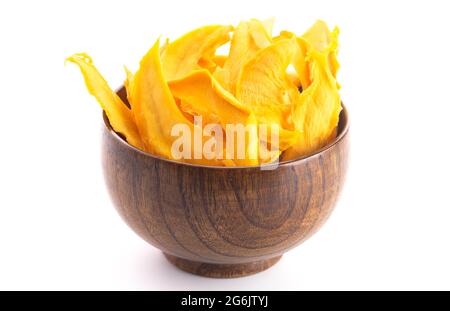 Dehydrierte Mango-Scheiben auf weißem Hintergrund Stockfoto