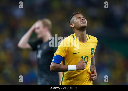 Neymar Jr brasilianischer Fußballspieler-Superstar im Maracana Stadium. Nationalmannschaft vorne beim letzten Goldmedaillenspiel bei den Olympischen Spielen in Rio 2016 Stockfoto