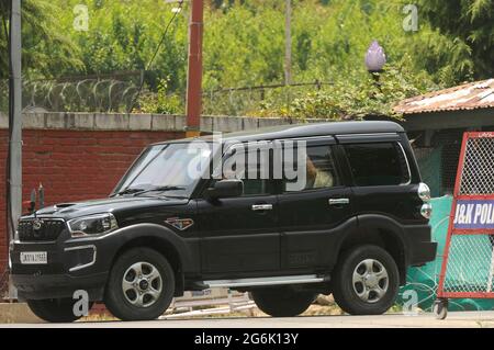 Srinagar, Indien. Juli 2021. SRINAGAR, INDIEN - 6. JULI: Mitglieder der Abgrenzungskommission treffen sich am 6. Juli 2021 in Srinagar, Indien, mit politischen Führern. Die Mitglieder des Abgrenzungsgremiums werden mit politischen Führern, Bezirksbeamten oder stellvertretenden Kommissaren aus 20 Bezirken der Region und anderen Interessengruppen zusammentreffen und Informationen auf der Ebene des Bodens über den laufenden Prozess der Abgrenzung im Unionsgebiet sammeln. (Foto von Waseem Andrabi/Hindustan Times/Sipa USA) Quelle: SIPA USA/Alamy Live News Stockfoto