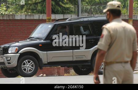 Srinagar, Indien. Juli 2021. SRINAGAR, INDIEN - 6. JULI: Mitglieder der Abgrenzungskommission treffen sich am 6. Juli 2021 in Srinagar, Indien, mit politischen Führern. Die Mitglieder des Abgrenzungsgremiums werden mit politischen Führern, Bezirksbeamten oder stellvertretenden Kommissaren aus 20 Bezirken der Region und anderen Interessengruppen zusammentreffen und Informationen auf der Ebene des Bodens über den laufenden Prozess der Abgrenzung im Unionsgebiet sammeln. (Foto von Waseem Andrabi/Hindustan Times/Sipa USA) Quelle: SIPA USA/Alamy Live News Stockfoto