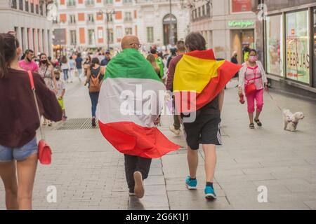 Die spanische Fußballmannschaft fiel am Dienstag im Halbfinale der Euro 2020, nachdem sie im Elfmeterschießen (4-2) nach einem Spiel (1-1) in Wembley, wo Luis Enriques Mannschaft mehr Glück verdient hatte, gegen Italien verloren hatte. Spanien dominierte in der ersten Hälfte und hatte gute Chancen, aber es war Italien, das den ersten Schritt im Anzeiger machte. In der zweiten Hälfte nutzte Federico Chiesa mit 60 Minuten einen Gegenangriff, um Unai Simón mit einem Schuss mit Faden zu schlagen. Das Ziel schien endgültig. Das Team von Luis Enrique Martínez fand den Ausgleich jedoch in der 80. Minute in Álvaro Moratas Stiefeln, Who Stockfoto