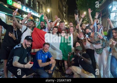 Die spanische Fußballmannschaft fiel am Dienstag im Halbfinale der Euro 2020, nachdem sie im Elfmeterschießen (4-2) nach einem Spiel (1-1) in Wembley, wo Luis Enriques Mannschaft mehr Glück verdient hatte, gegen Italien verloren hatte. Spanien dominierte in der ersten Hälfte und hatte gute Chancen, aber es war Italien, das den ersten Schritt im Anzeiger machte. In der zweiten Hälfte nutzte Federico Chiesa mit 60 Minuten einen Gegenangriff, um Unai Simón mit einem Schuss mit Faden zu schlagen. Das Ziel schien endgültig. Das Team von Luis Enrique Martínez fand den Ausgleich jedoch in der 80. Minute in Álvaro Moratas Stiefeln, Who Stockfoto