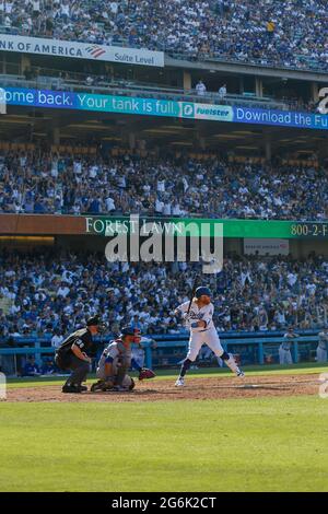 Los Angeles Dodgers Dritte Basemen Justin Turner (10) Fledermäuse während eines MLB regulären Saison Spiel gegen die Chicago Cubs, Sonntag, 27. Juni 2021, in Los an Stockfoto