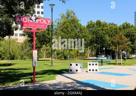 Zeichen für das weltweit größte permanente Monopoly Board; Guadalupe River Park in der Innenstadt von San Jose, Kalifornien im Jahr 2002; Guinness Weltrekordhalter. Stockfoto