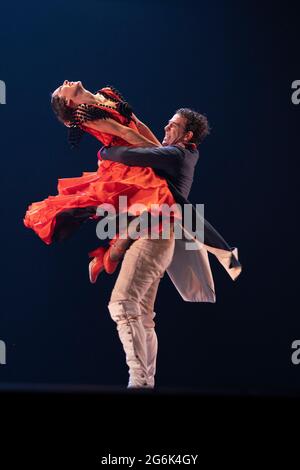 Madrid, Spanien. Juli 2021. Tänzer treten für das spanische Nationalballett in La Bella Otero auf, einem dramatischen Ballett von Ruben Olmo am Teatro de la Zarzuela in Madrid. (Foto: Atilano Garcia/SOPA Images/Sipa USA) Quelle: SIPA USA/Alamy Live News Stockfoto