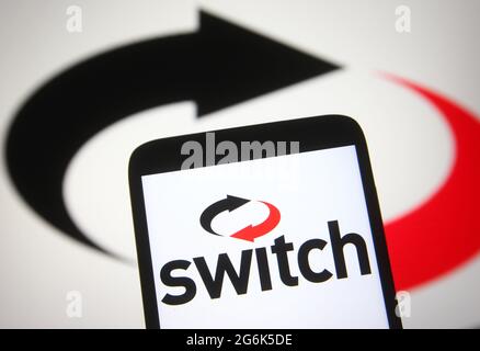 Ukraine. Juli 2021. In dieser Abbildung ist ein Switch, Inc. Logo eines Technologie-Infrastruktur-Unternehmens auf einem Smartphone-Bildschirm zu sehen. (Foto von Pavlo Gonchar/SOPA Images/Sipa USA) Quelle: SIPA USA/Alamy Live News Stockfoto