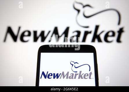 Ukraine. Juli 2021. In dieser Abbildung ist ein Logo der Newmarket Corporation auf einem Smartphone und einem pc-Bildschirm zu sehen. (Foto von Pavlo Gonchar/SOPA Images/Sipa USA) Quelle: SIPA USA/Alamy Live News Stockfoto